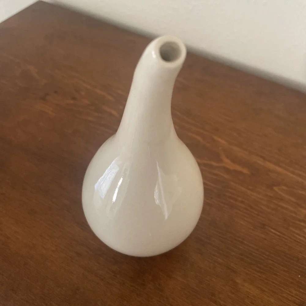 Teardrop Bud Vase Art Pottery White‎ 80s Vintage 4.5